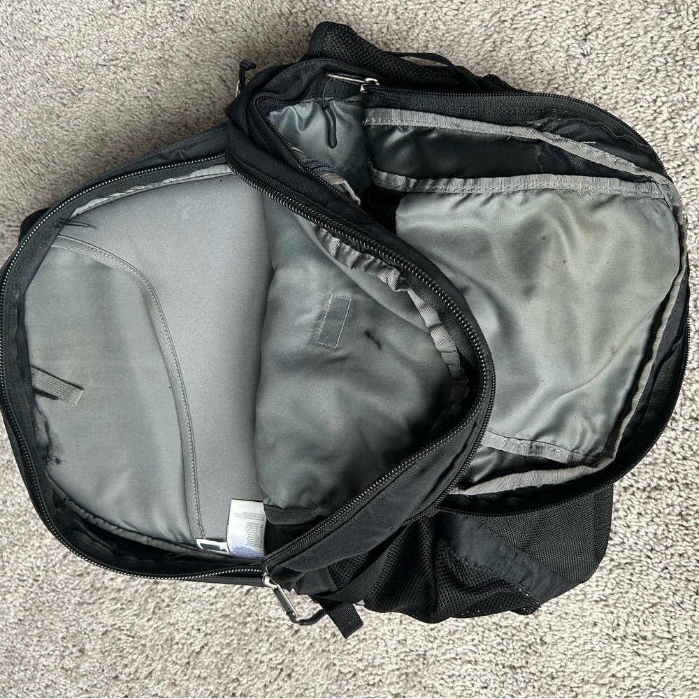 The North Face Recon Backpack - Picture 9 of 10